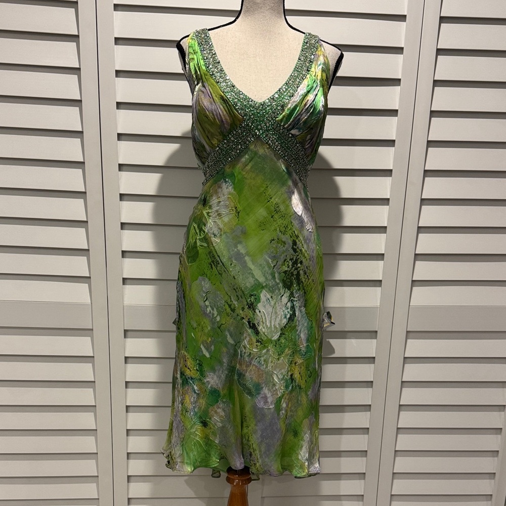 Elegant vintage Silk handmade lined beaded Sleeveless Dress with built in Bra. - Picture 2 of 13